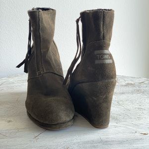 Tom’s Women's Desert Wedge High (dark Green Suede) Wedge Shoes